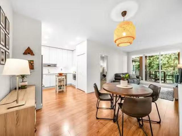 Apartment for sale in Burnaby, Burnaby North, 201 5460 Broadwa.