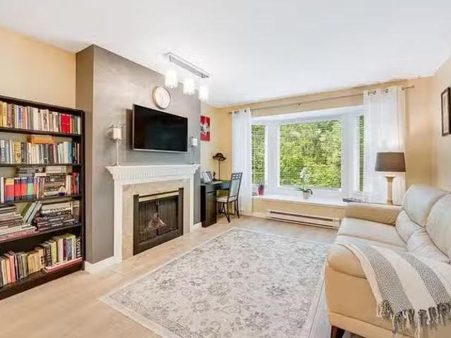 Apartment for sale in Burnaby, Burnaby South, 205 6860 Rumble.