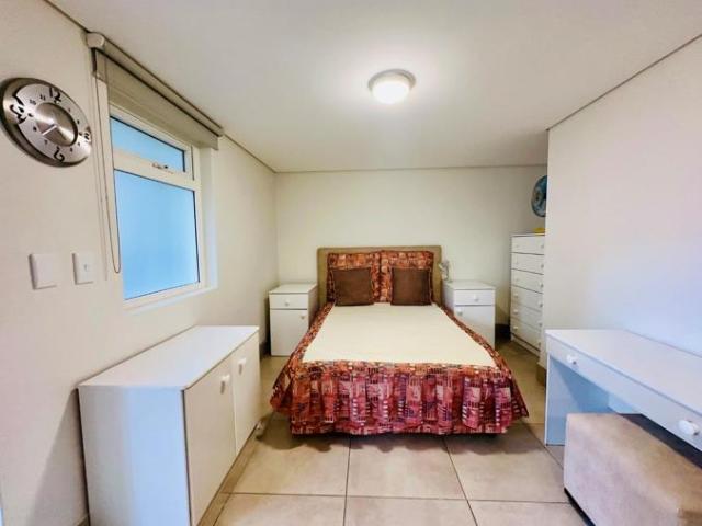 Apartment / Flat to Rent in Hyde Park