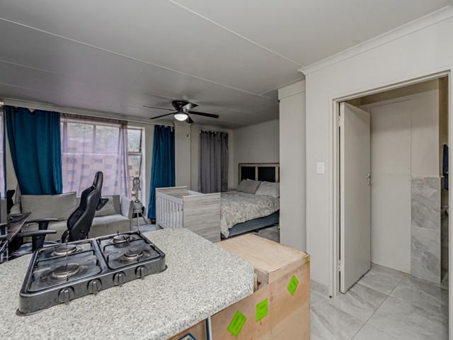 Apartment / Flat in Helderkruin For Sale