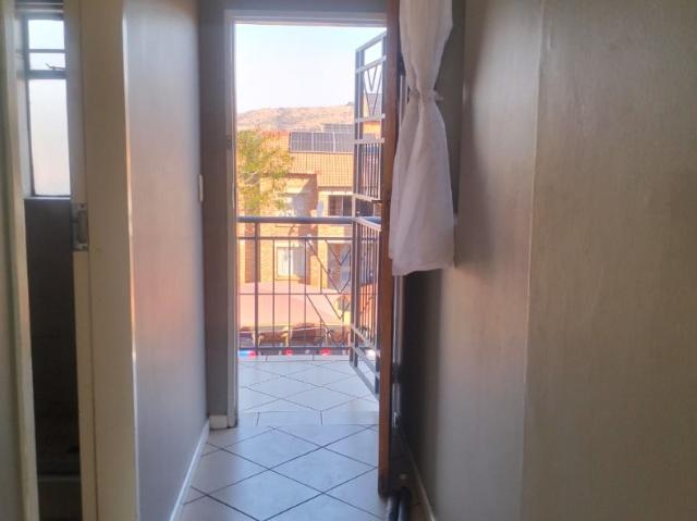 Apartment / Flat in Karenpark To Rent