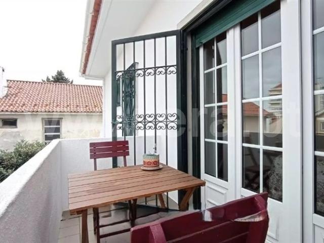 Apartment Floor Dwelling T2 / Lisboa, Alvalade