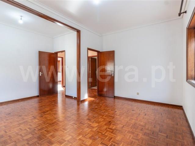 Apartment Floor Dwelling T2 / Matosinhos, São Mamede de Infesta e Senhora da Hora