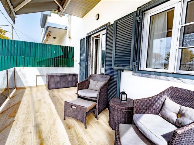 Apartment Floor Dwelling T3 / Almada, Costa da Caparica