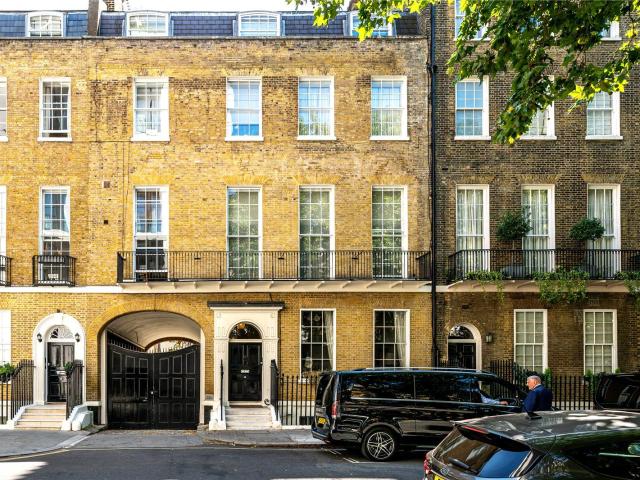 apartment Halkin Street, SW1X London