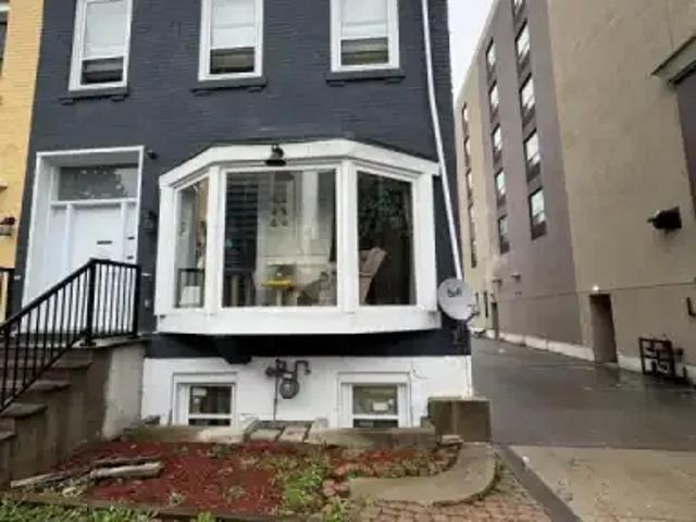 Apartment Hamilton ON 105554378
