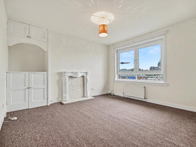 apartment in 3 2, 1 Inverkip Street, Greenock, PA15