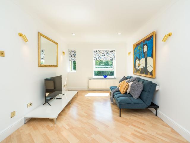 apartment in 3, Crystal Palace Parade
