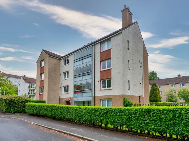 apartment in 3 Flat 2 1 Skirsa Place, Glasgow, Cadder, G23 5EE