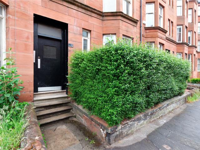 apartment in 0/2, 10 Kennoway Drive, Thornwood, Glasgow, G11 7UB