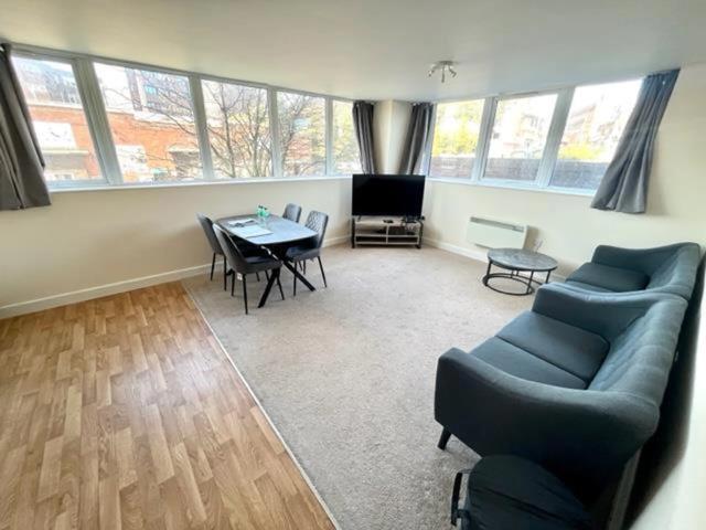 apartment in 108 Castle Court The Minories DY2 8PG