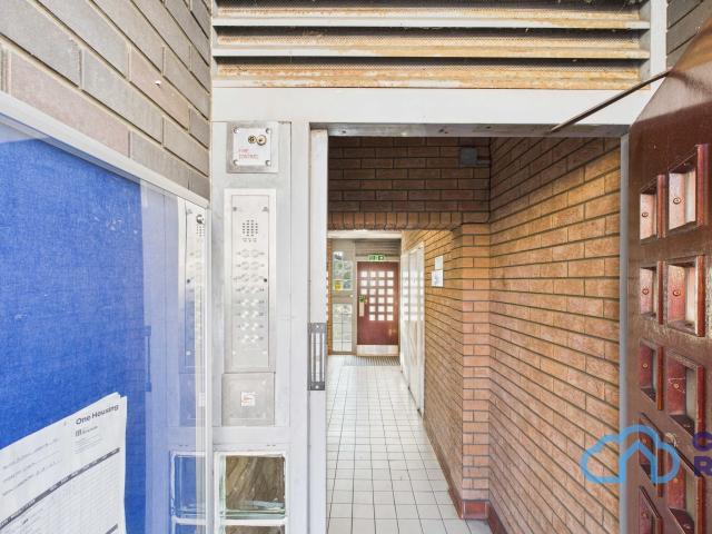 apartment in 126AL RM2 Alpha Grove| Isle of Dogs | London | E14 8PG