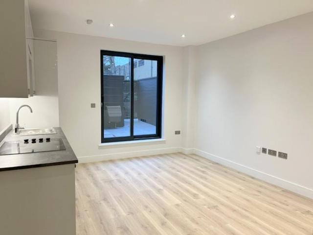 apartment in 148 Singapore Road West Ealing, W13