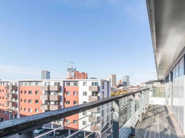 apartment in 155 Skyline 10 Granville Street
