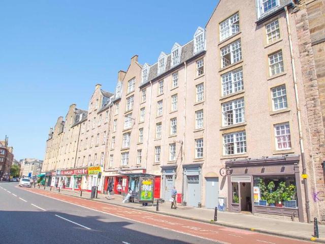 apartment in 15 St Patricks Square Edinburgh, EH8 9EZ