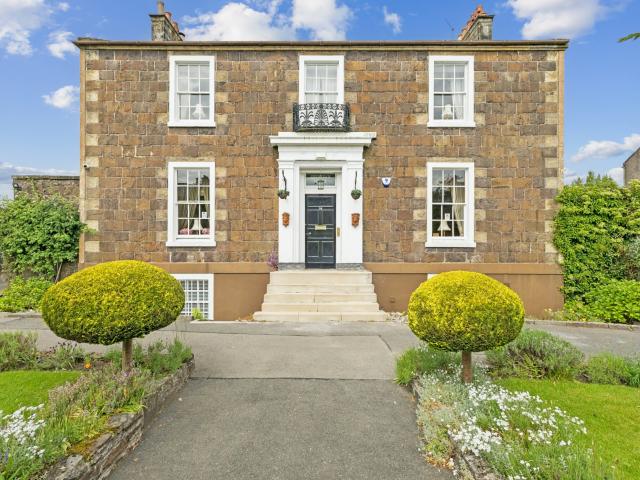 apartment in 16a Allan Park, Stirling, FK8 2QG