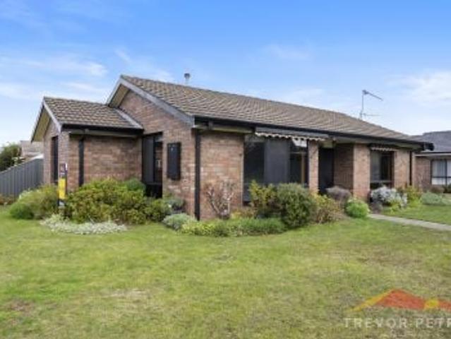 apartment in 1/9 Horsham Crescent, Alfredton Vic 3350