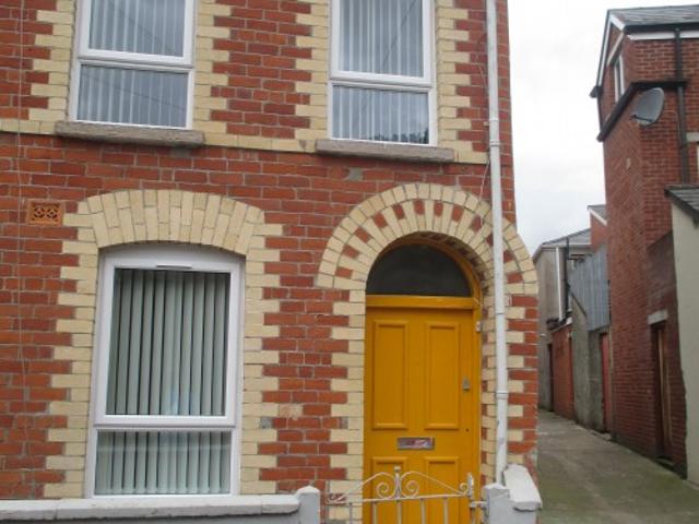 apartment in 1 Cairo Street, belfast, bt7 1qs