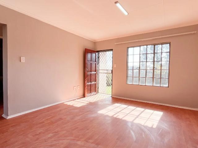 apartment in 22 Scrooby Street, Villa Arona 11, Willowbrook, Roodepoort, Gauteng