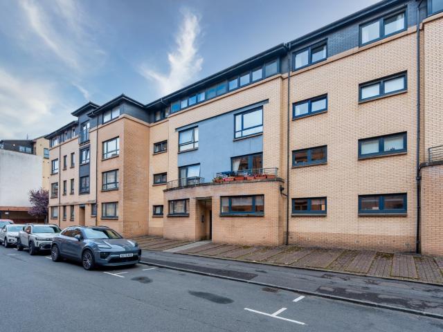 apartment in 23 Flat 0 2 Hayburn Street, Partick, Glasgow, G11 6DE