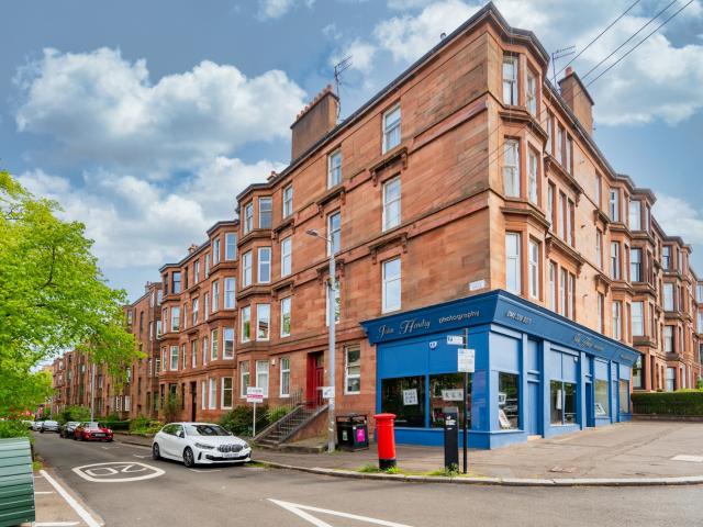 apartment in 2 Flat 3 3 Dudley Drive, Glasgow, G12 9SD