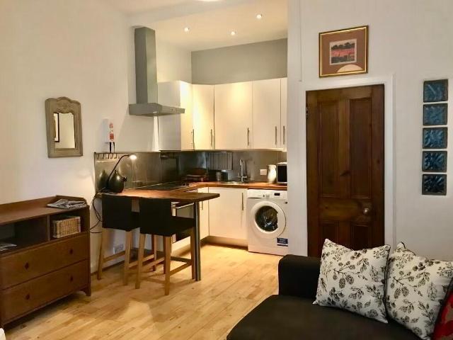 apartment in 2 Millar Place, Morningside, Edinburgh, EH10 5HJ