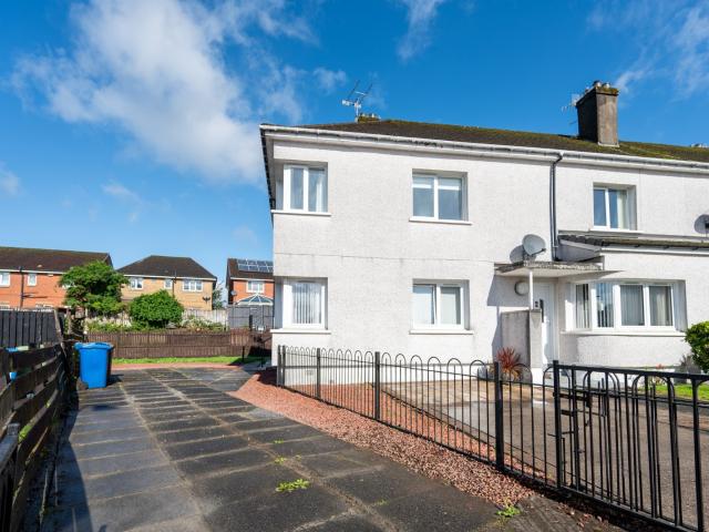 apartment in 32 Dumbuie Avenue, Dumbarton, G82 2JQ