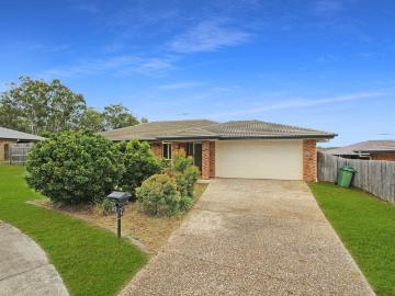 apartment in 33 Burswood Close, Wulkuraka