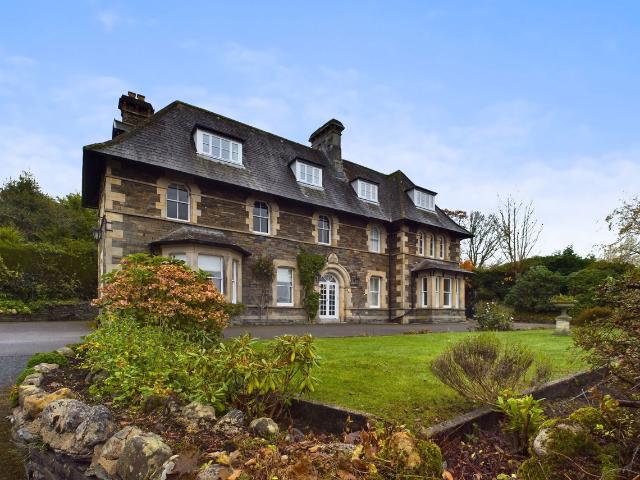 apartment in 7 Thornbarrow Hall, Thornbarrow Drive, Windermere, Cumbria, LA23 2EP