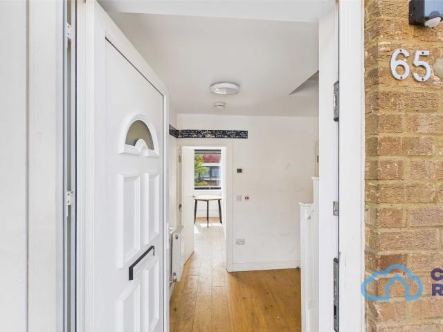 apartment in 65EA RM4 Eastmead | Farnborough | GU14 7SA