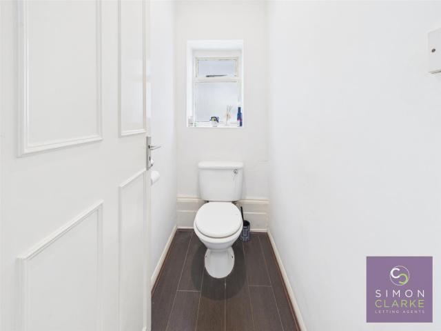 apartment in Woodland Road, New Southgate, London, N11 1PN