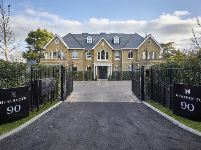 apartment in 90 Camlet Way, Hadley Wood