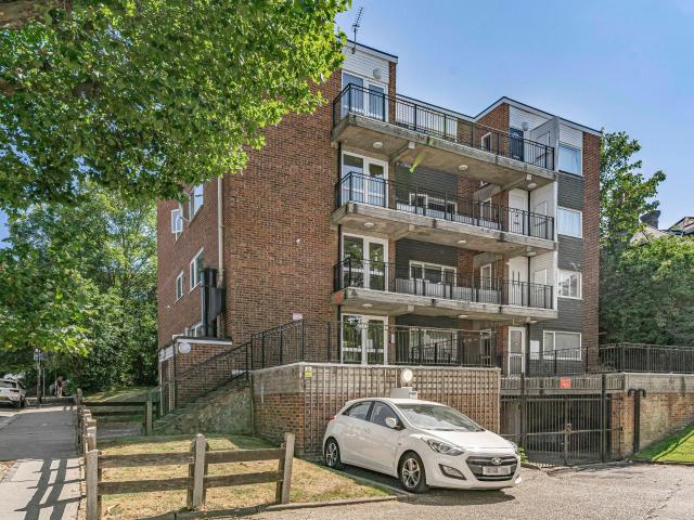 apartment in 97 Addiscombe Road