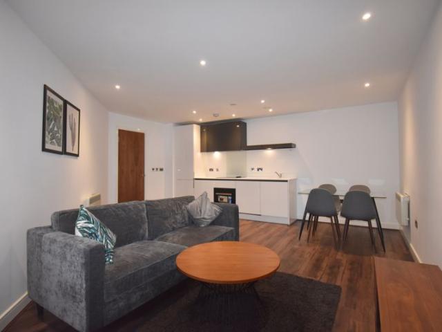apartment in 9th Floor Churchill Place, Churchill Way