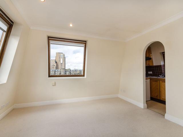 apartment in Courtfield Road