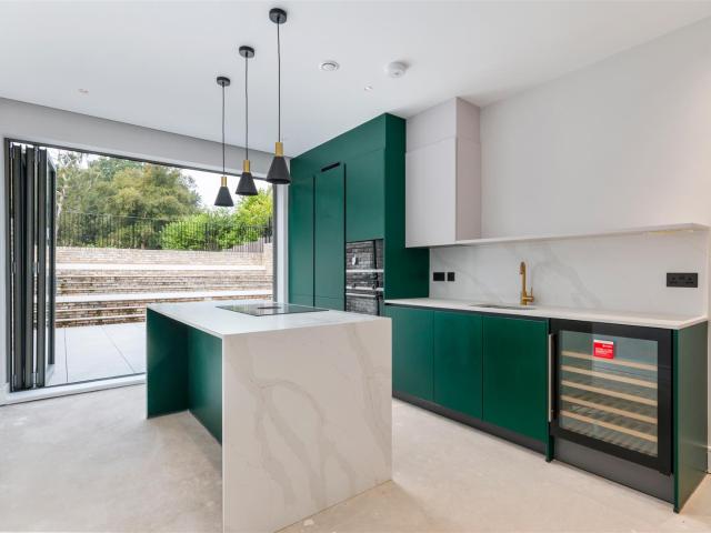 apartment in Cockfosters Road, Cockfosters