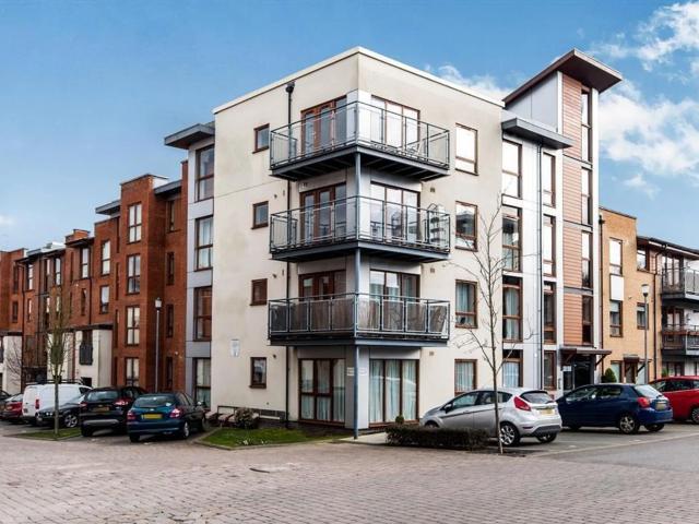 apartment in Commonwealth Drive Crawley