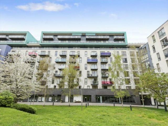 apartment in Conington Road