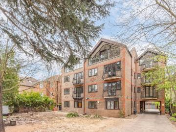 apartment in Copers Cope Road