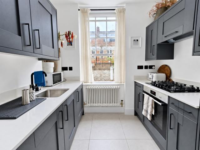 apartment in Cable Street