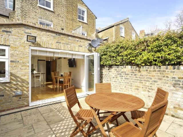 apartment in Campana Road, Fulham, SW6
