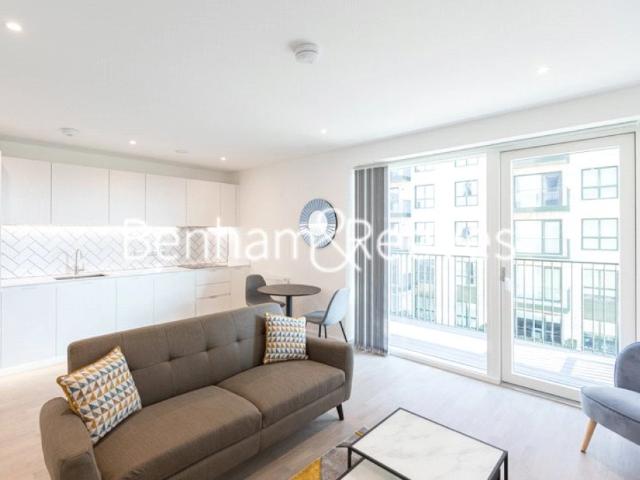apartment in Cedrus Avenue, Southall, UB1