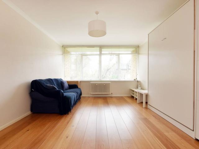 apartment in Churchill Gardens