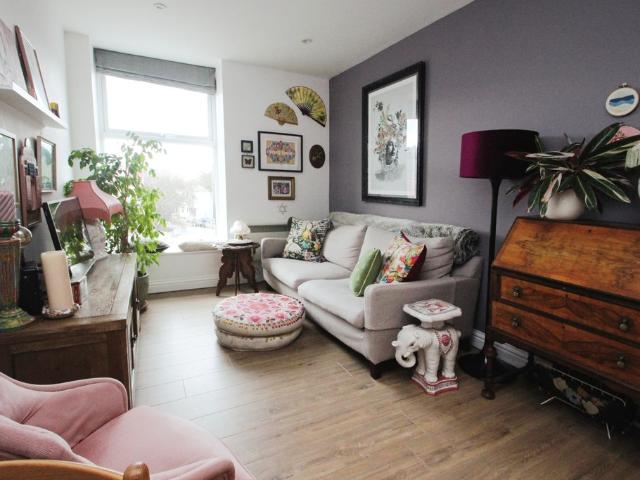 apartment in Chapel Road, Worthing, BN11 1BE