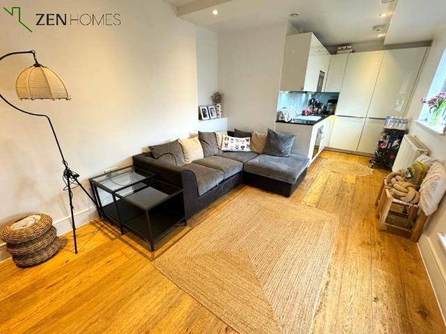 apartment in Checkline House, Darkes Lane, Potters Bar