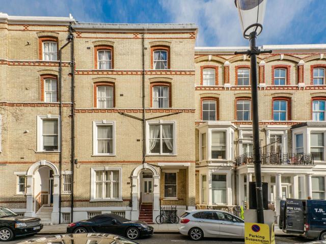 apartment in Cheniston Gardens
