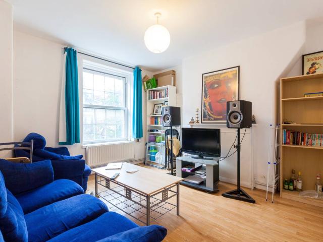apartment in Chicksand Street