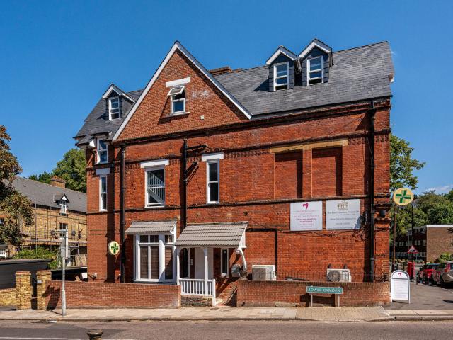 apartment in Chislehurst Road