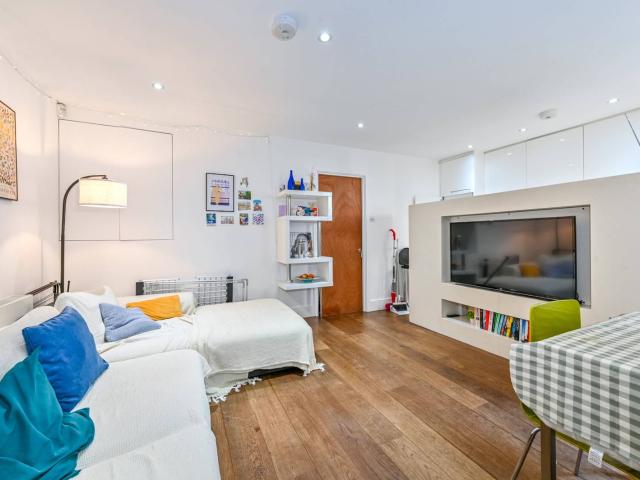 apartment in Chippenham Road