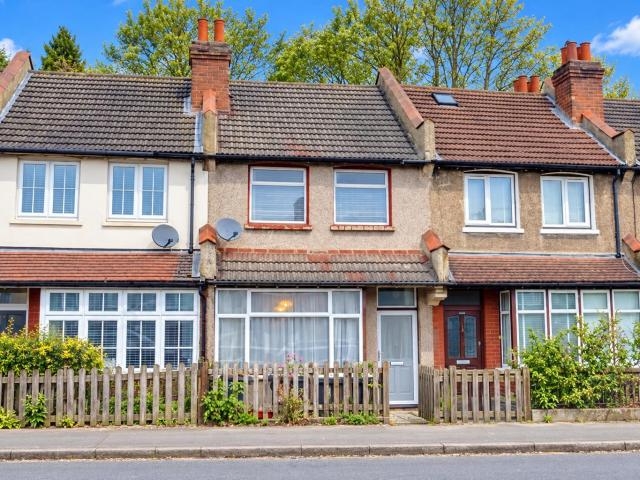 Apartment In Chipstead Valley Road, Coulsdon Cr5